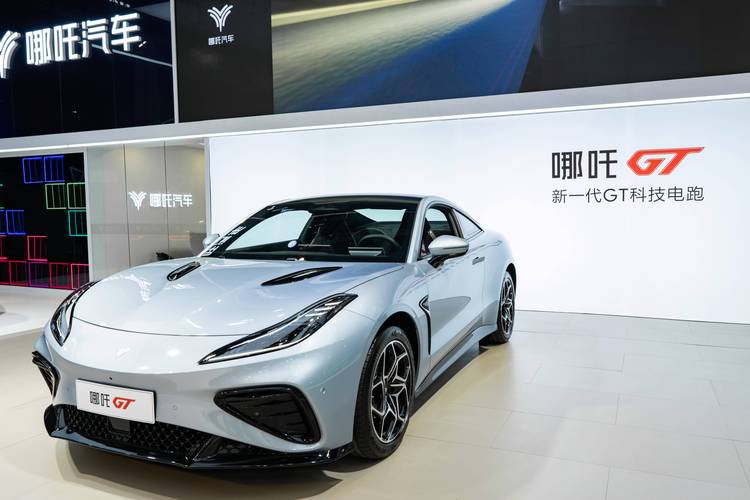 重庆黔江区天耀福企业管理咨询哪吒汽车在智能汽车领域的表现，领途汽车在新能源汽车市场中的影响力